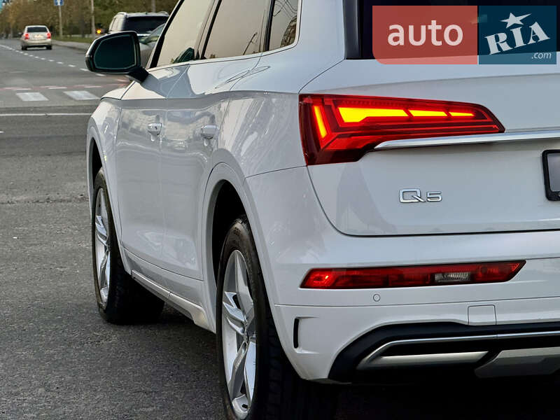 Внедорожник / Кроссовер Audi Q5 2021 в Киеве