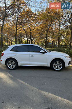 Внедорожник / Кроссовер Audi Q5 2017 в 
