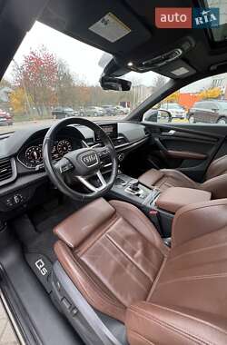 Внедорожник / Кроссовер Audi Q5 2018 в 