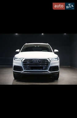 Внедорожник / Кроссовер Audi Q5 2017 в 
