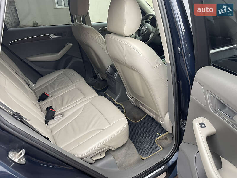 Внедорожник / Кроссовер Audi Q5 2010 в Ровно