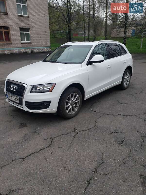 Позашляховик / Кросовер Audi Q5 2010 в 