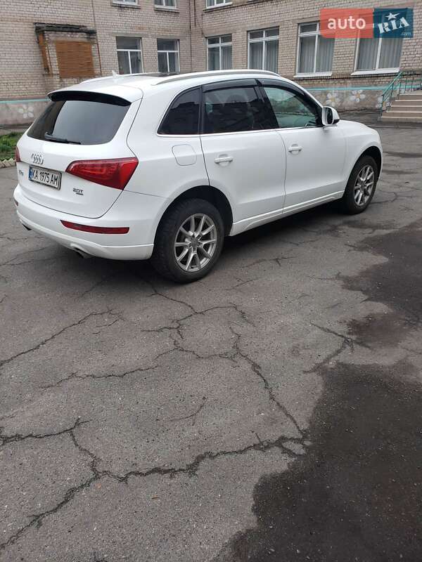 Внедорожник / Кроссовер Audi Q5 2010 в Каменском