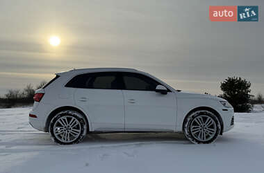 Позашляховик / Кросовер Audi Q5 2017 в Львові