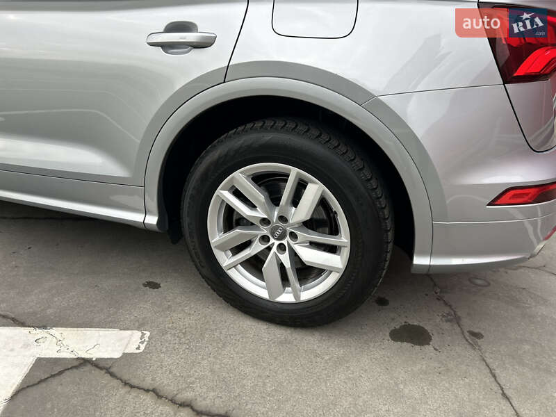 Внедорожник / Кроссовер Audi Q5 2020 в Киеве