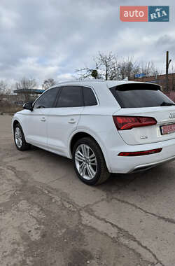 Внедорожник / Кроссовер Audi Q5 2018 в 