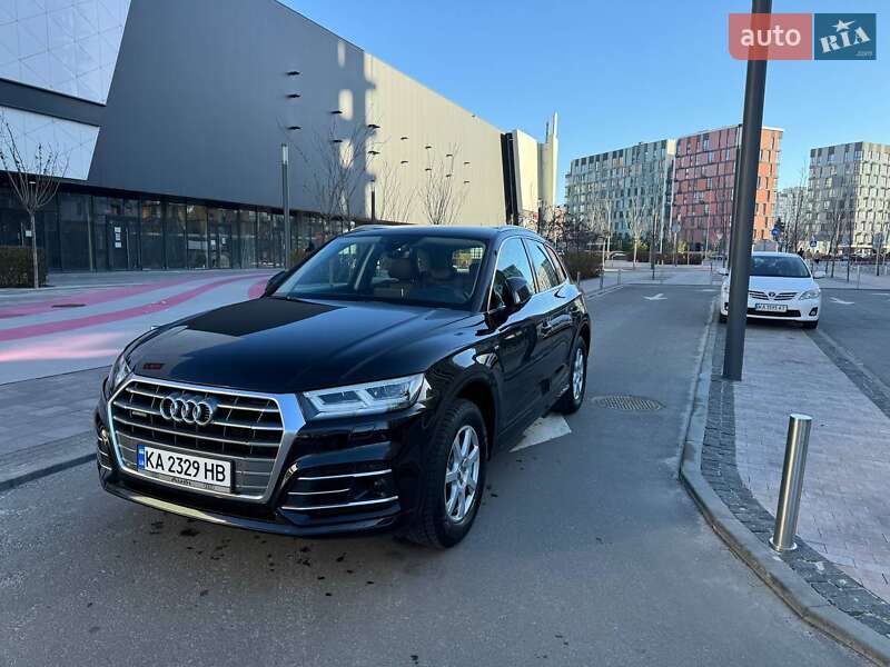 Внедорожник / Кроссовер Audi Q5 2018 в 