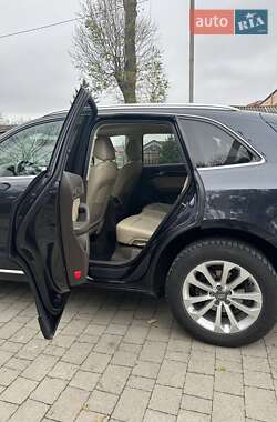 Позашляховик / Кросовер Audi Q5 2015 в 