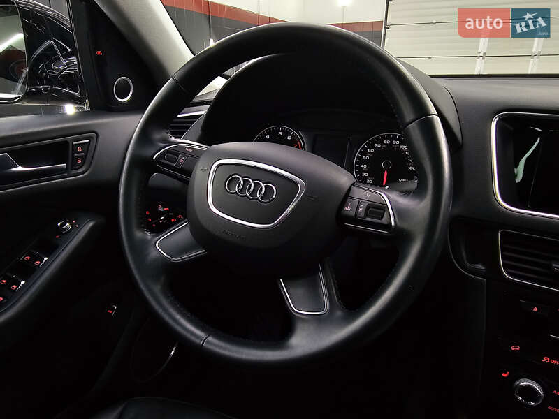 Позашляховик / Кросовер Audi Q5 2016 в Чернівцях