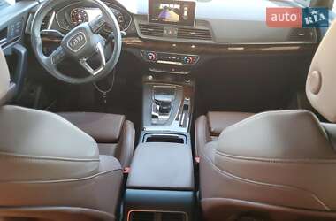 Внедорожник / Кроссовер Audi Q5 2018 в 