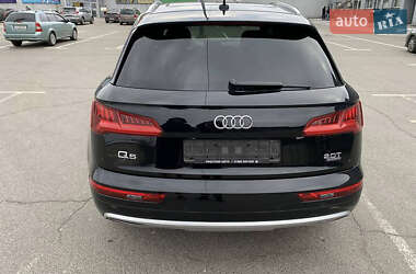 Позашляховик / Кросовер Audi Q5 2017 в 