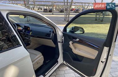 Внедорожник / Кроссовер Audi Q5 2018 в 