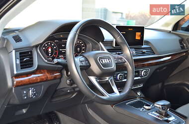 Внедорожник / Кроссовер Audi Q5 2017 в 