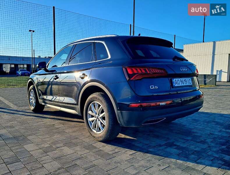 Внедорожник / Кроссовер Audi Q5 2019 в Ужгороде