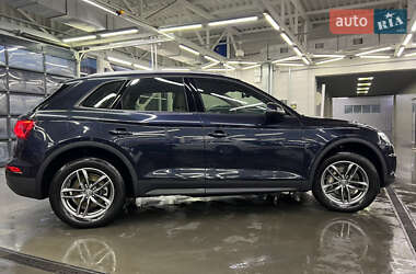 Внедорожник / Кроссовер Audi Q5 2018 в 