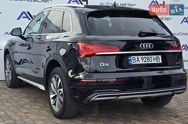 Позашляховик / Кросовер Audi Q5 2021 в 