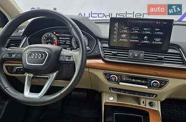 Позашляховик / Кросовер Audi Q5 2021 в 