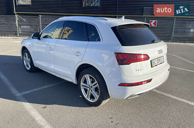 Внедорожник / Кроссовер Audi Q5 2017 в 