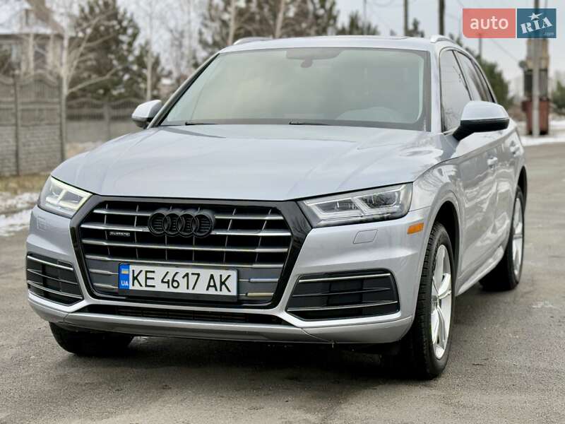 Позашляховик / Кросовер Audi Q5 2018 в 