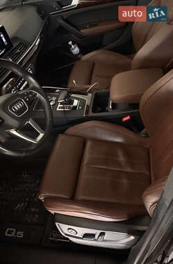 Внедорожник / Кроссовер Audi Q5 2017 в 