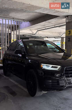 Внедорожник / Кроссовер Audi Q5 2017 в 