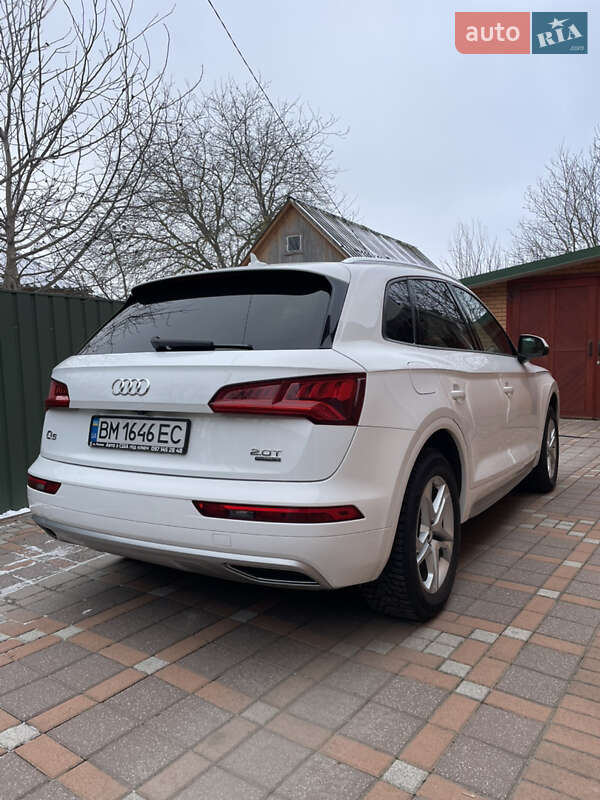 Внедорожник / Кроссовер Audi Q5 2017 в Ромнах
