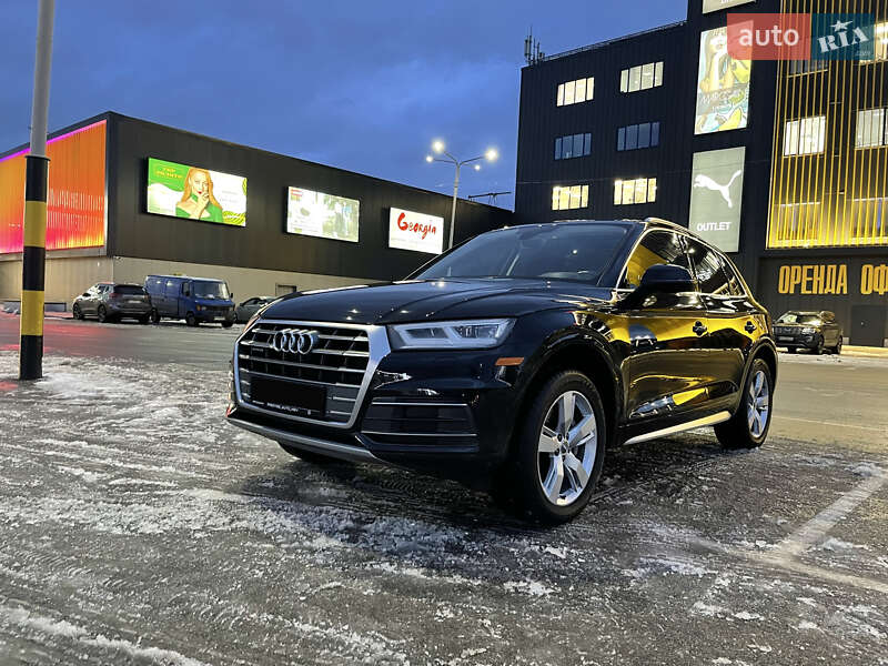 Внедорожник / Кроссовер Audi Q5 2018 в 