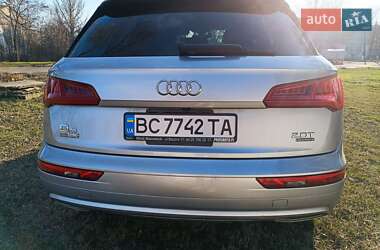 Позашляховик / Кросовер Audi Q5 2018 в 