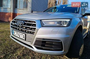 Позашляховик / Кросовер Audi Q5 2018 в 