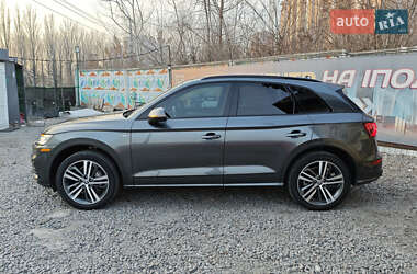 Внедорожник / Кроссовер Audi Q5 2017 в 
