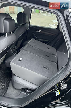 Позашляховик / Кросовер Audi Q5 2021 в 