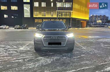 Внедорожник / Кроссовер Audi Q5 2018 в 