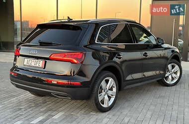 Внедорожник / Кроссовер Audi Q5 2017 в 