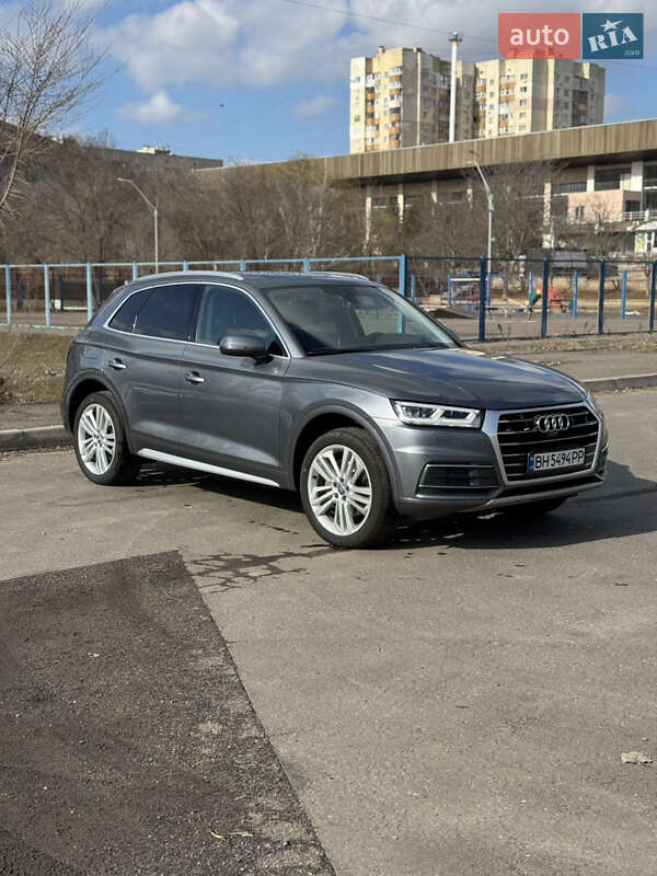 Внедорожник / Кроссовер Audi Q5 2018 в 