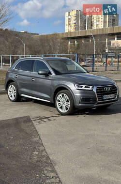 Внедорожник / Кроссовер Audi Q5 2018 в 