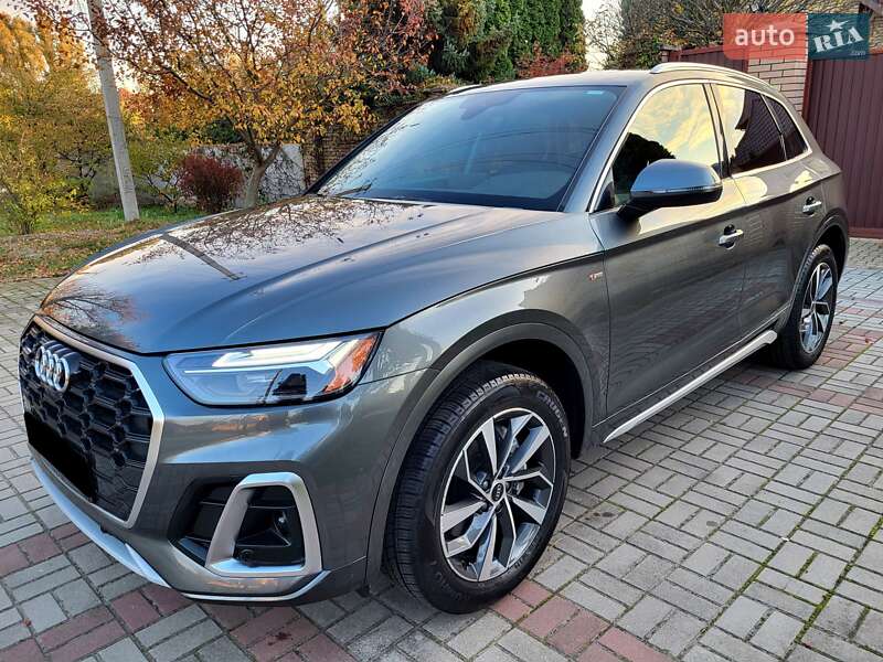 Внедорожник / Кроссовер Audi Q5 2021 в 