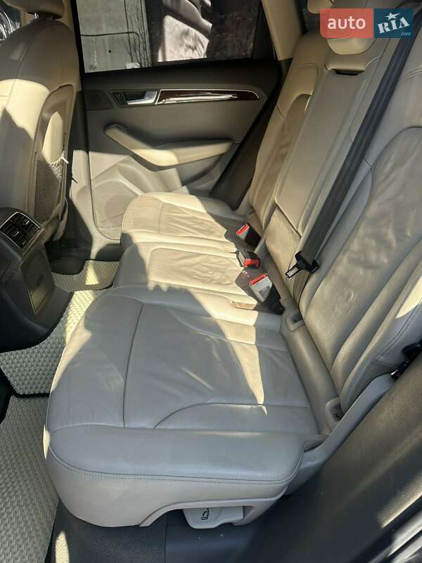 Внедорожник / Кроссовер Audi Q5 2011 в Ворохте