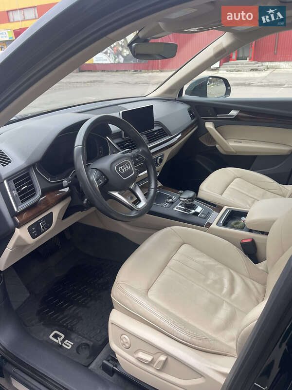 Внедорожник / Кроссовер Audi Q5 2017 в Луцке