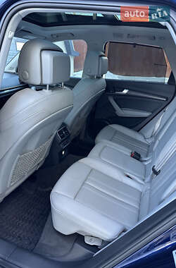 Внедорожник / Кроссовер Audi Q5 2017 в 