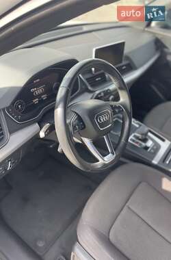 Внедорожник / Кроссовер Audi Q5 2017 в 