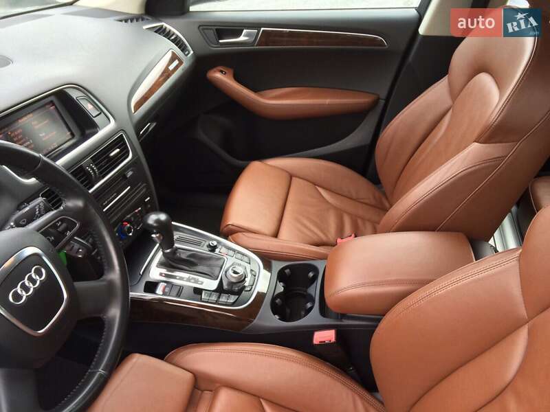Внедорожник / Кроссовер Audi Q5 2010 в 