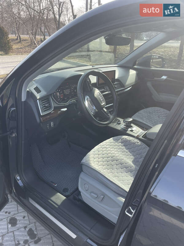 Позашляховик / Кросовер Audi Q5 2017 в Львові