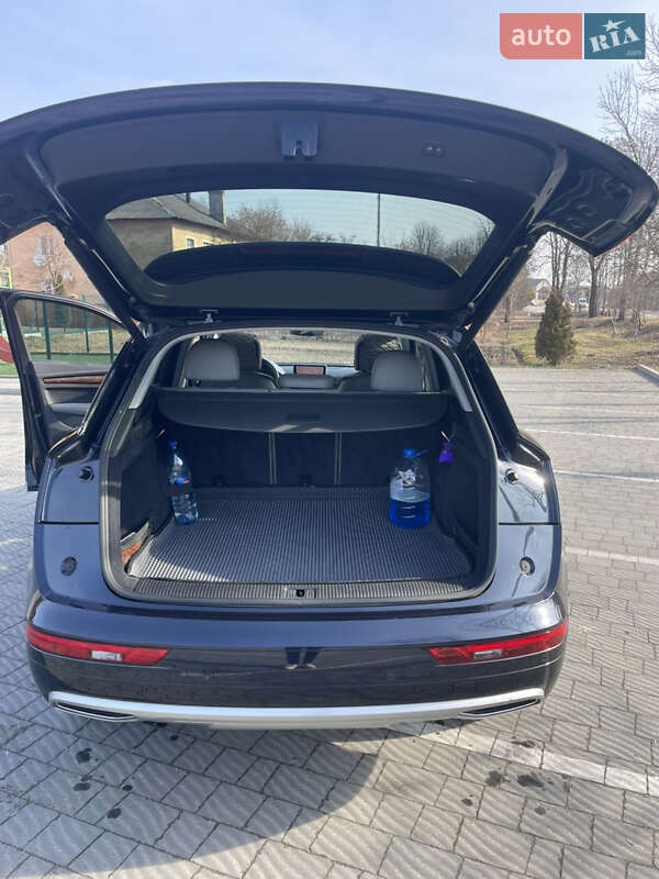 Позашляховик / Кросовер Audi Q5 2017 в Львові