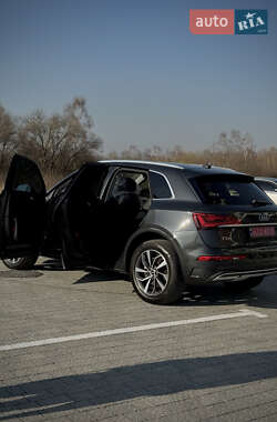 Внедорожник / Кроссовер Audi Q5 2021 в 