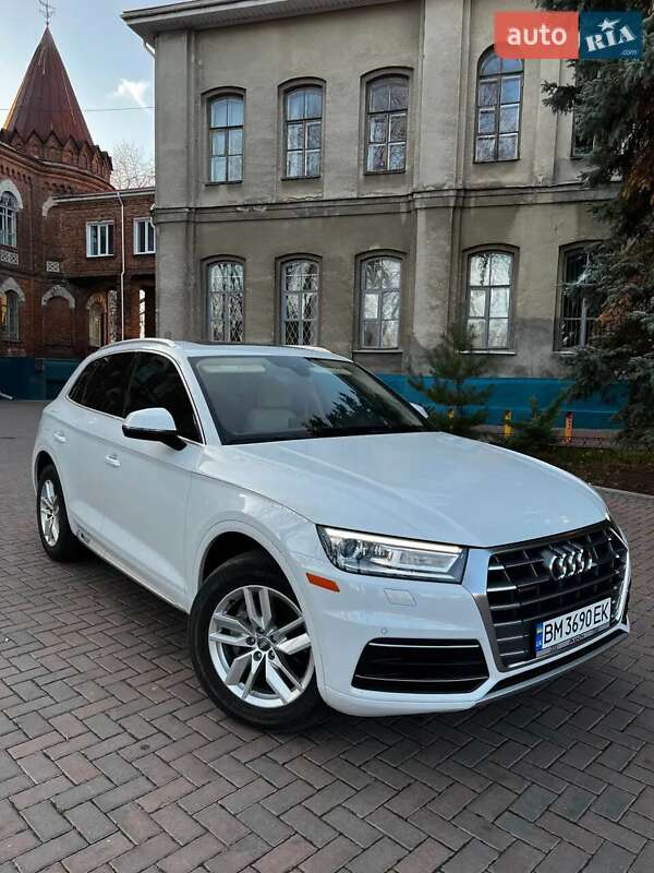Внедорожник / Кроссовер Audi Q5 2020 в 