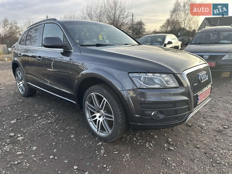 Позашляховик / Кросовер Audi Q5 2010 в Луцьку