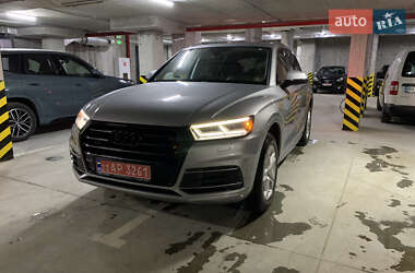 Внедорожник / Кроссовер Audi Q5 2018 в 