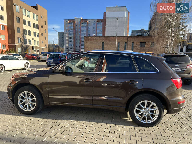 Внедорожник / Кроссовер Audi Q5 2010 в Луцке