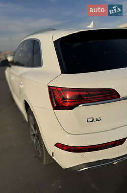Внедорожник / Кроссовер Audi Q5 2021 в 