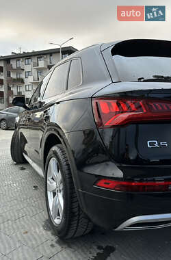 Внедорожник / Кроссовер Audi Q5 2017 в 